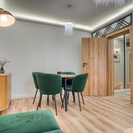 City Chic Retreat: Newly Renovated 1Br Apartment Bukarest Kültér fotó