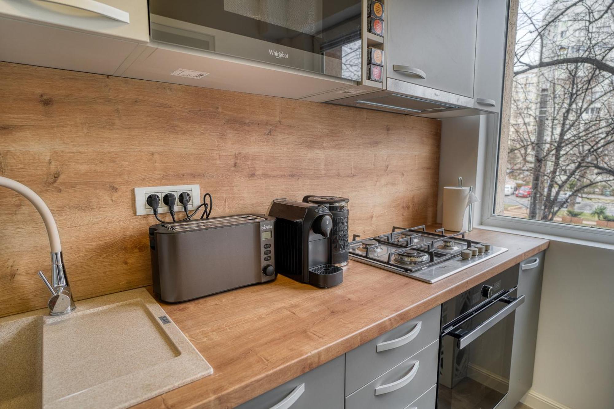 City Chic Retreat: Newly Renovated 1Br Apartment Bukarest Kültér fotó
