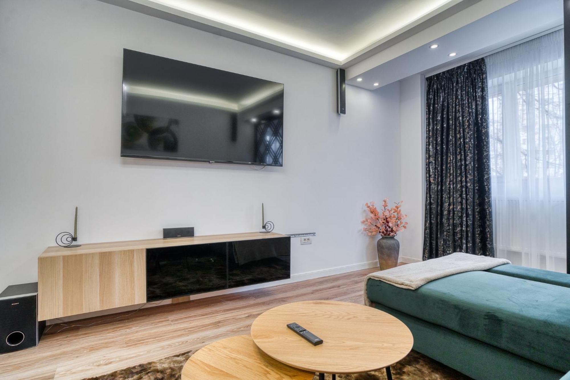 City Chic Retreat: Newly Renovated 1Br Apartment Bukarest Kültér fotó
